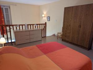 Maisons de vacances Gite Charentais avec Terrasse, Jardin et Randonnees - Ideal Familles et Animaux Acceptes - FR-1-653-177 : photos des chambres