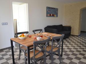 Maisons de vacances Gite Salles-de-Barbezieux, 2 pieces, 2 personnes - FR-1-653-218 : photos des chambres