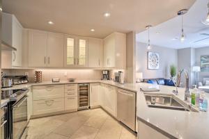 Beautiful Scottsdale Home - Walk to Shops and Golf