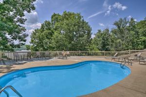 Balcony and Pool Access Cozy Osage Beach Retreat!