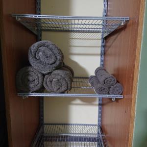 Bright and cozy city center 1 br ap, Free parking!