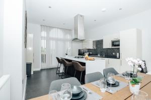 Blue Heron - 2 Bedroom Apt with 2 parking spaces