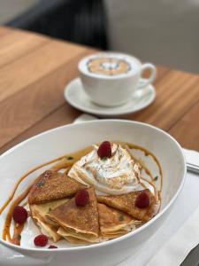 Victoria Deluxe Hotel