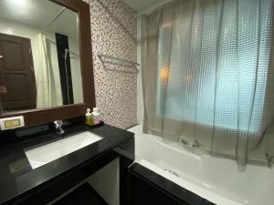 77 Patong Hotel & Spa