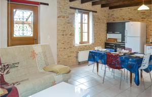 Maisons de vacances Nice home in St Chamassy with 1 Bedrooms : photos des chambres