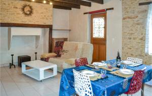 Maisons de vacances Nice home in St Chamassy with 1 Bedrooms : photos des chambres