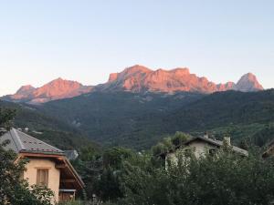 Villa Meyronnes 3 chambres vue degagée montagnes