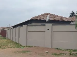 Zondile's guest lodge - Evander