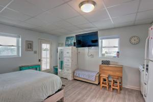 Atlantic Beach Studio with Community Pool!