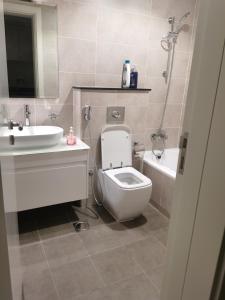 Gharfar-2 Heaven Escape-Golf view-high floor-Netflix-GYM-Pool-perfect staycation