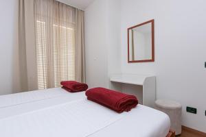 Family-friendly apartments with swimming pool Brela, Makarska - 20065