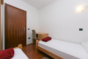 Family-friendly apartments with swimming pool Brela, Makarska - 20065