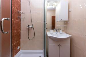 Family-friendly apartments with swimming pool Brela, Makarska - 20065