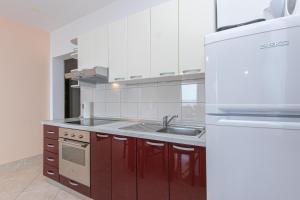 Family-friendly apartments with swimming pool Brela, Makarska - 20066