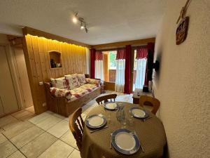 Appartement spacieux au cœur de Méribel, proche des pistes, pour 4, balcon - FR-1-688-40