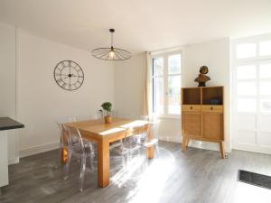 Maisons de vacances Maison Confortable a La Bourboule, 130m², Jardin, Proche Centre et Thermes - FR-1-608-237 : photos des chambres