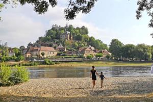 Maisons de vacances Tobacco barn house in an exceptional environment in Limeuil for 4 people : photos des chambres