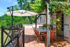 Maisons de vacances Old farmhouse and orchard situated in the middle of nature in a quiet area : photos des chambres