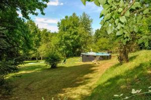 Maisons de vacances Old farmhouse and orchard situated in the middle of nature in a quiet area : photos des chambres