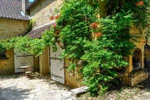 Maisons de vacances Old farmhouse and orchard situated in the middle of nature in a quiet area : photos des chambres