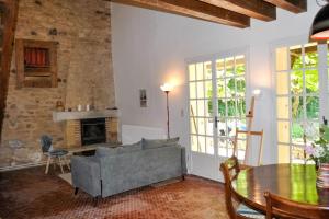 Maisons de vacances Old farmhouse and orchard situated in the middle of nature in a quiet area : photos des chambres