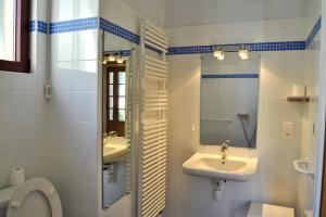 Maisons de vacances Grande maison de famille a Limeuil pour 8 - La Tour : photos des chambres