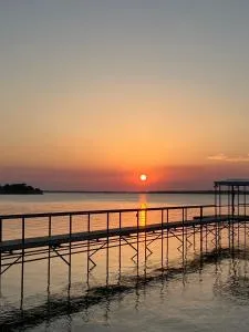 Beautiful lakefront house in private woods - Point