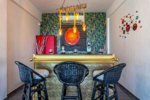 StayVistas Vine & Splash - Riverside villa with an infinity pool and indoor games