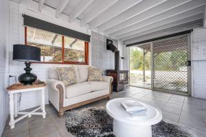 Bear Cottage an Eco Escape in the Hills of Riverlea