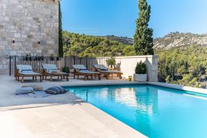 New Villa Ani! Traditional and luxurious 4-bedroom villa with heated pool and sea views
