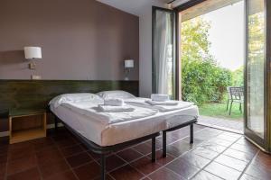 One-Bedroom Apartment with Garden