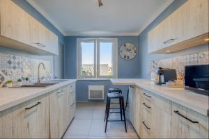 Le Boheme - MyCosyApart, Netflix