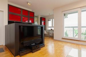 Warsaw Apartment Ruby with Parking by Renters