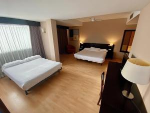Family Room with Spa Access (2 Adults + 1 Child) room in Spa Hotel Ciudad de Teruel