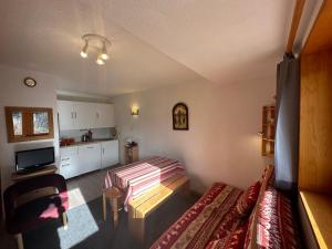 Studio à Méribel : ski aux pieds, balcon, Wi-Fi et parking - FR-1-688-32