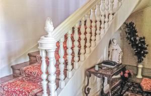 Maisons de vacances 10 Bedroom Cozy Home In Allonne : photos des chambres
