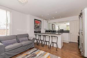 Flat 2, 158 Abingdon Road