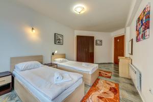 Bright and Spacious 2-BDR Apartment with Balcony by Flat Mаnager