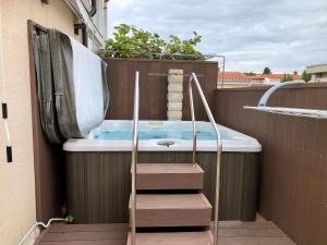 Apartments Pine & Oak with shared seasonal hot tub