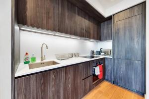 Superb Studio in Greenwich with balcony & roof top