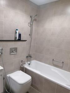 Gharfar-2 Heaven Escape-Golf view-high floor-Netflix-GYM-Pool-perfect staycation