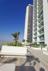 Gharfar-2 Heaven Escape-Golf view-high floor-Netflix-GYM-Pool-perfect staycation