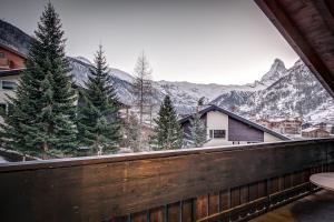 Three-Bedroom Penthouse with Matterhorn View room in Residence Patricia