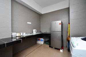 Menjalara Kepong ShareHouse Room Only