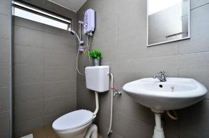 Menjalara Kepong ShareHouse Room Only