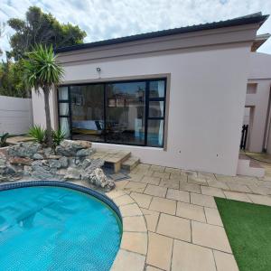 Balmoral Cottage, West Beach