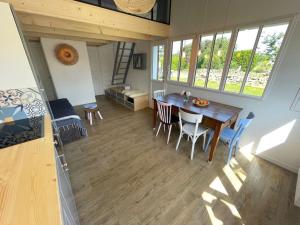 Maisons de vacances Charmante petite maison avec jardin plage des vieilles : photos des chambres