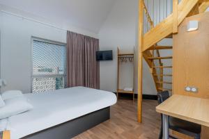 Hotels B&B HOTEL Marseille Euromed : photos des chambres