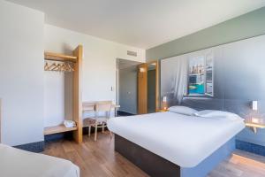 Hotels B&B HOTEL Marseille Euromed : photos des chambres