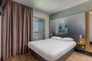 Hotels B&B HOTEL Marseille Euromed : photos des chambres